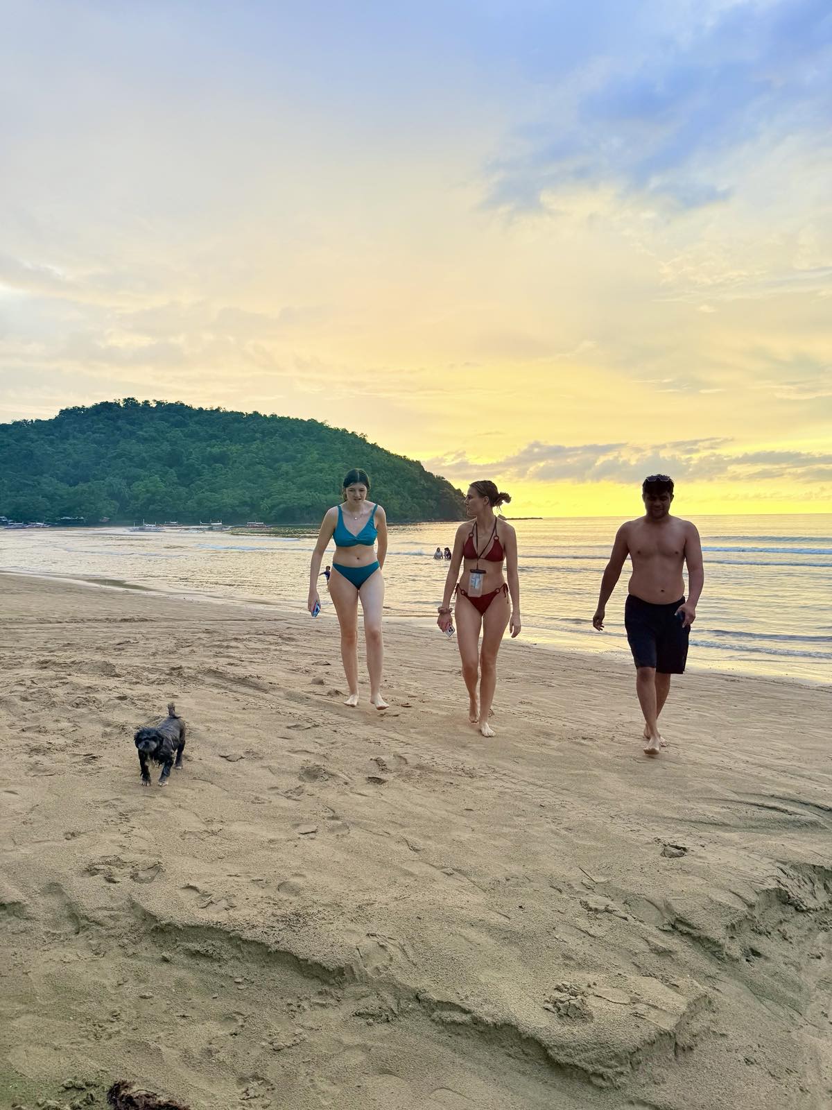 We believe the best travel stories are born from genuine conversations and shared meals. Join us for our spontaneous family dinners, morning jogs, or local market tours. Forget the noise—we’re all about laughter, genuine connections, food feasts, and chill vibes. 🤙🏽🥰 #GoofyAntsFam_44