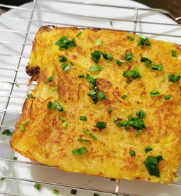 Golden Rösti with Caramelised Onions (~60g)