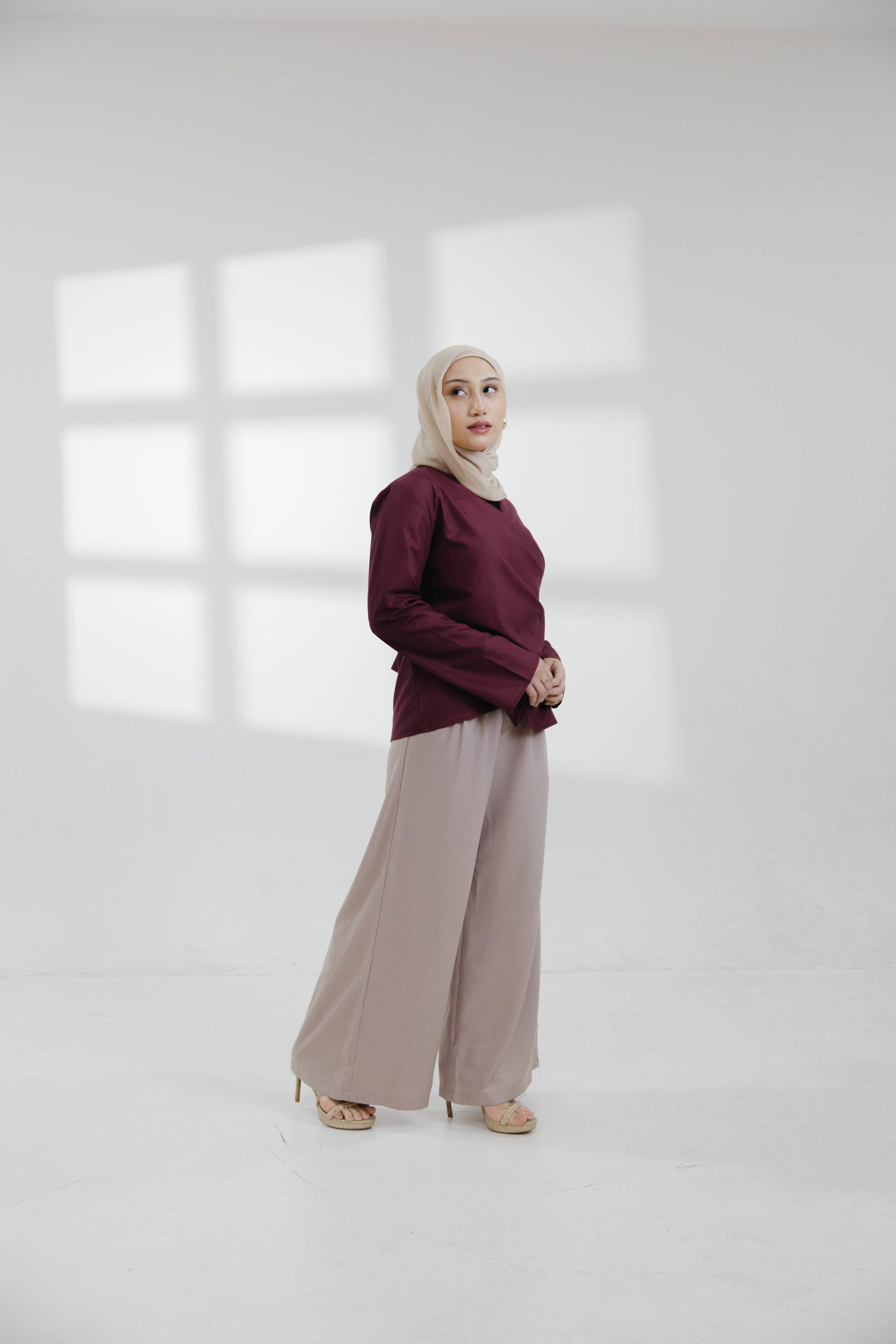 Anya Pants in Light Brown_1