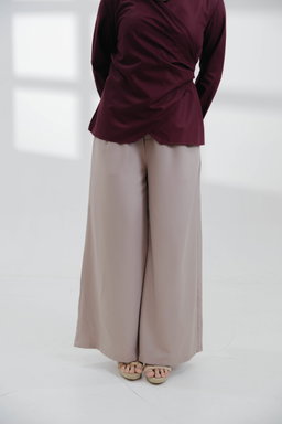 Anya Pants in Light Brown