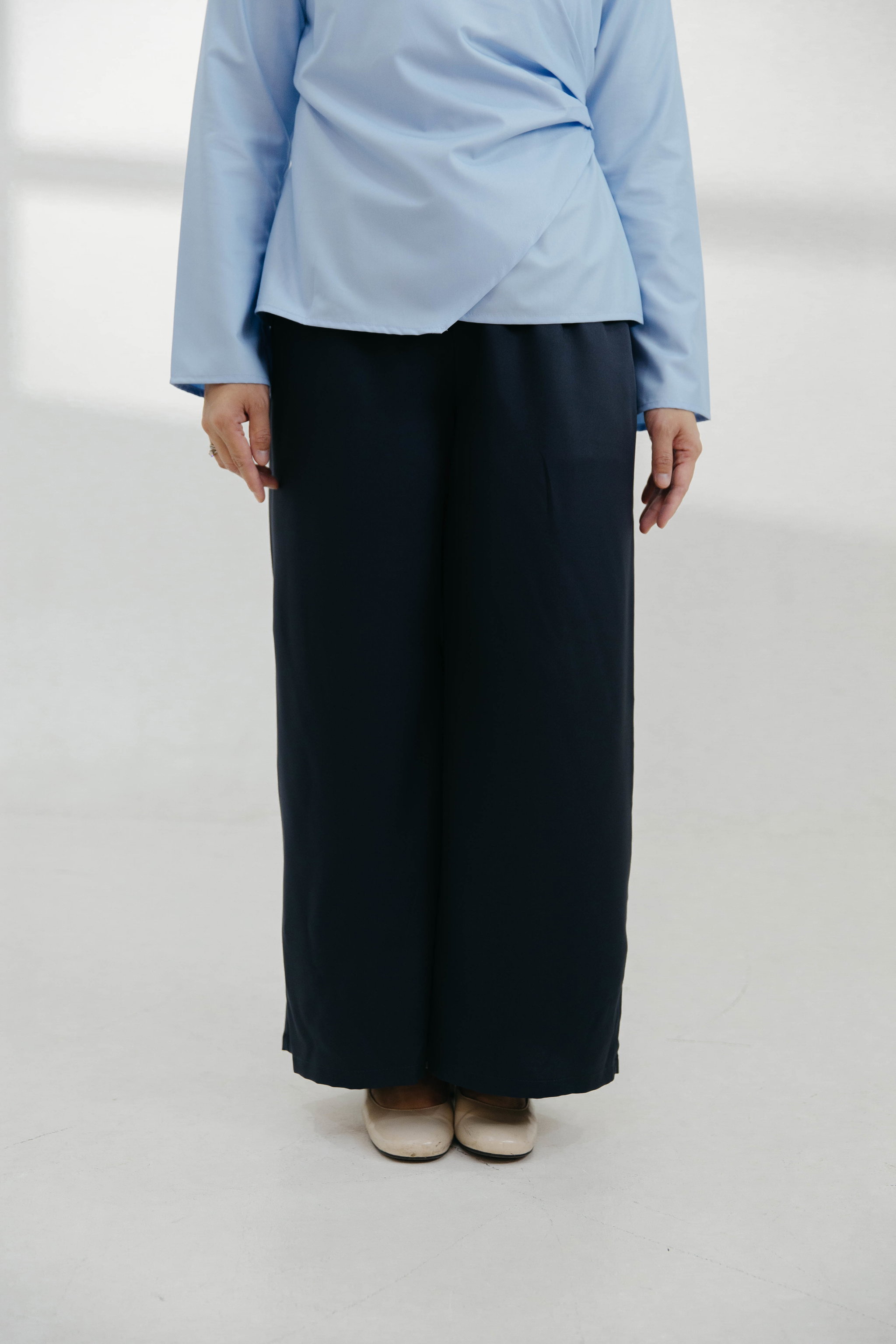 Anya Pants in Navy_1