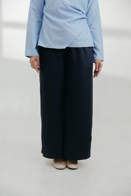 Anya Pants in Navy
