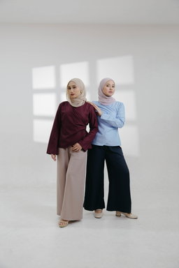 Anya Pants in Navy