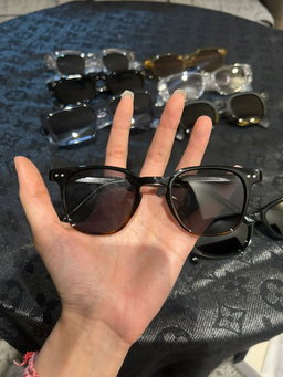 แว่นตากันแดด🕶️ กรองแสง ☀️ใส่เก็บทรงงับน้อนๆ💖พร้อมกล่อง⚡️