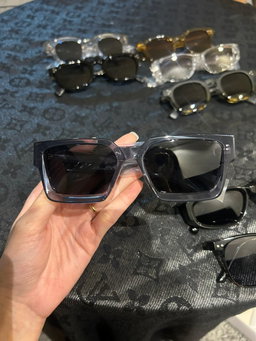 แว่นตากันแดด🕶️ กรองแสง ☀️ใส่เก็บทรงงับน้อนๆ💖พร้อมกล่อง⚡️