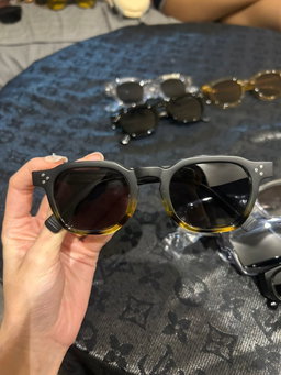 แว่นตากันแดด🕶️ กรองแสง ☀️ใส่เก็บทรงงับน้อนๆ💖พร้อมกล่อง⚡️