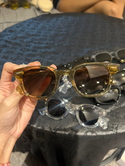 แว่นตากันแดด🕶️ กรองแสง ☀️ใส่เก็บทรงงับน้อนๆ💖พร้อมกล่อง⚡️