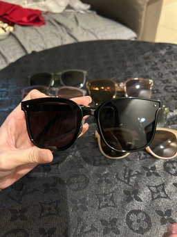 แว่นตากันแดด🕶️ กรองแสง ☀️ใส่เก็บทรงงับน้อนๆ💖พร้อมกล่อง⚡️