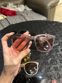 แว่นตากันแดด🕶️ กรองแสง ☀️ใส่เก็บทรงงับน้อนๆ💖พร้อมกล่อง⚡️