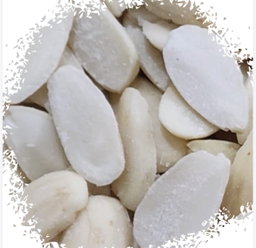 Shelled almonds لوز مقشور