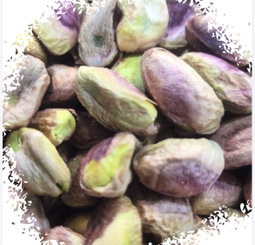 Raw shelled pistachios فستق قلب