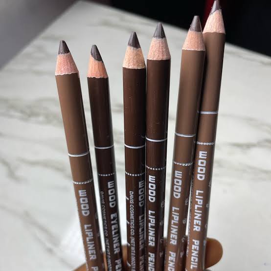 LIP LINER 001