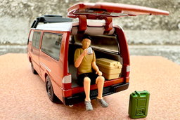 TLVN MODEL 1/64 MAZDA BONGO BRAWNY "CUSTOM" - BROWN WITH FIGURES