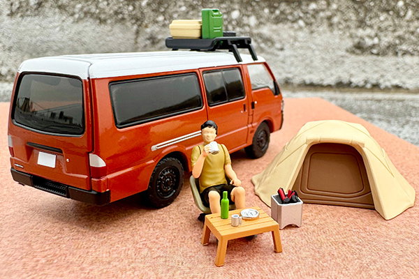 TLVN MODEL 1/64 MAZDA BONGO BRAWNY "CUSTOM" - BROWN WITH FIGURES_1