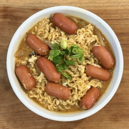 Sausage Ramyeon (소시지 라면)