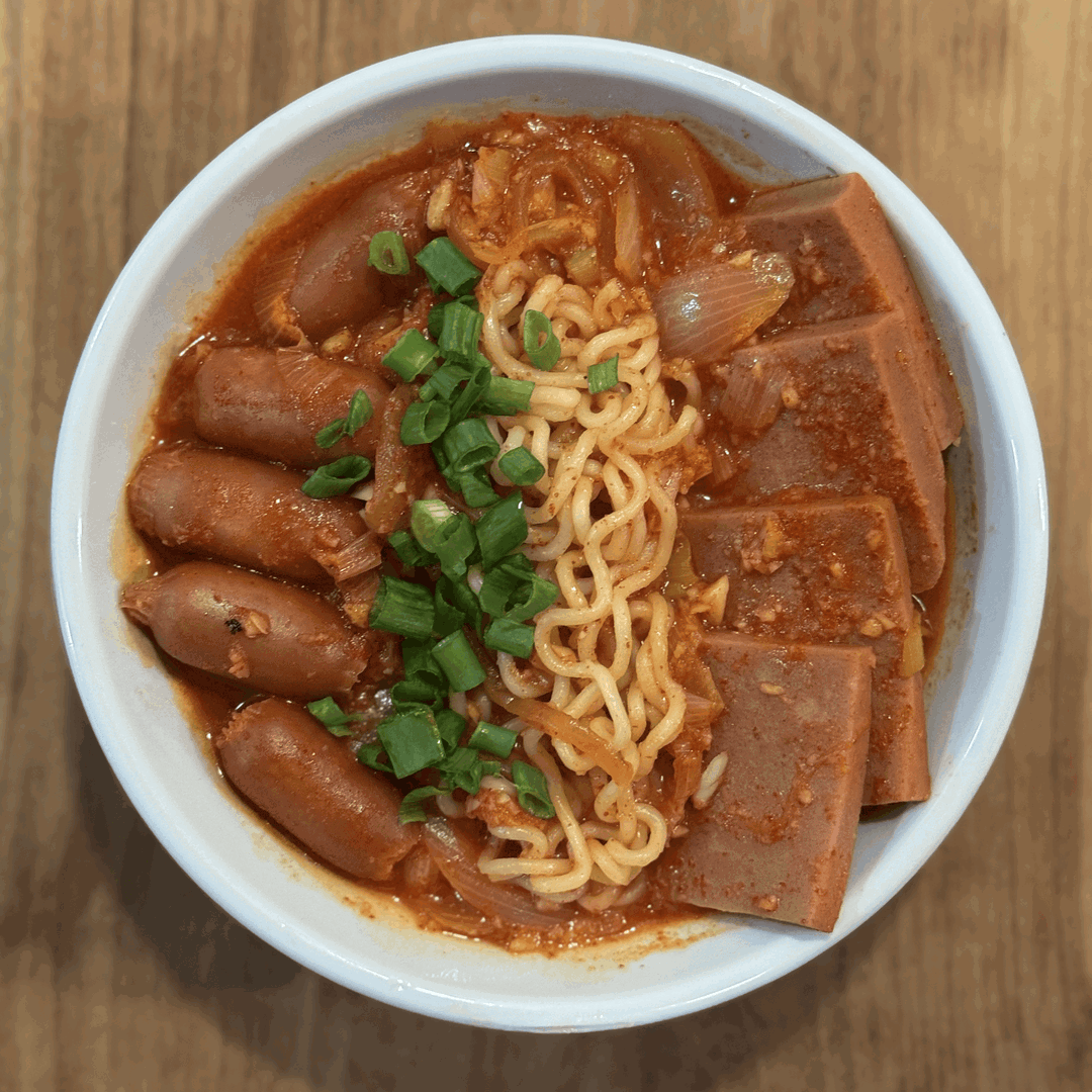 Army Stew Ramyeon (부대찌개 라면)
