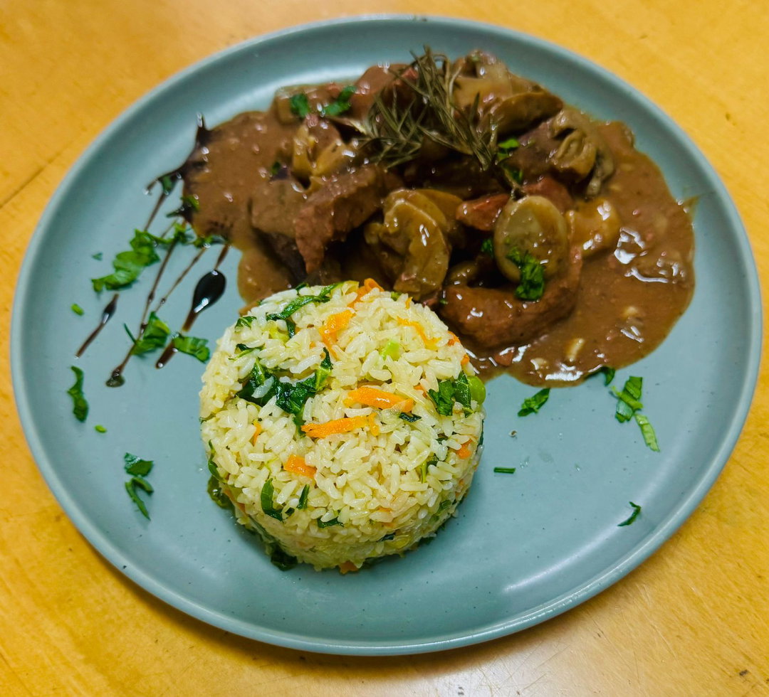 Bife Trincado c/ Cogumelos e Chouriço