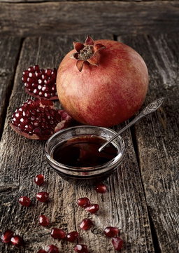 Pomegranate molasses دبس رمان