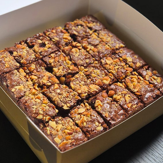Almond Brownie (8-inch)