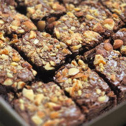 Almond Brownie (8-inch)