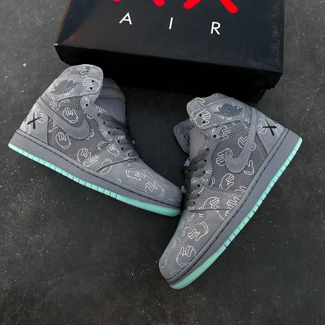 Air Jordan 1 High “KAWS”_0