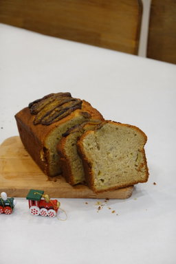 Old School Banana Cake (7")