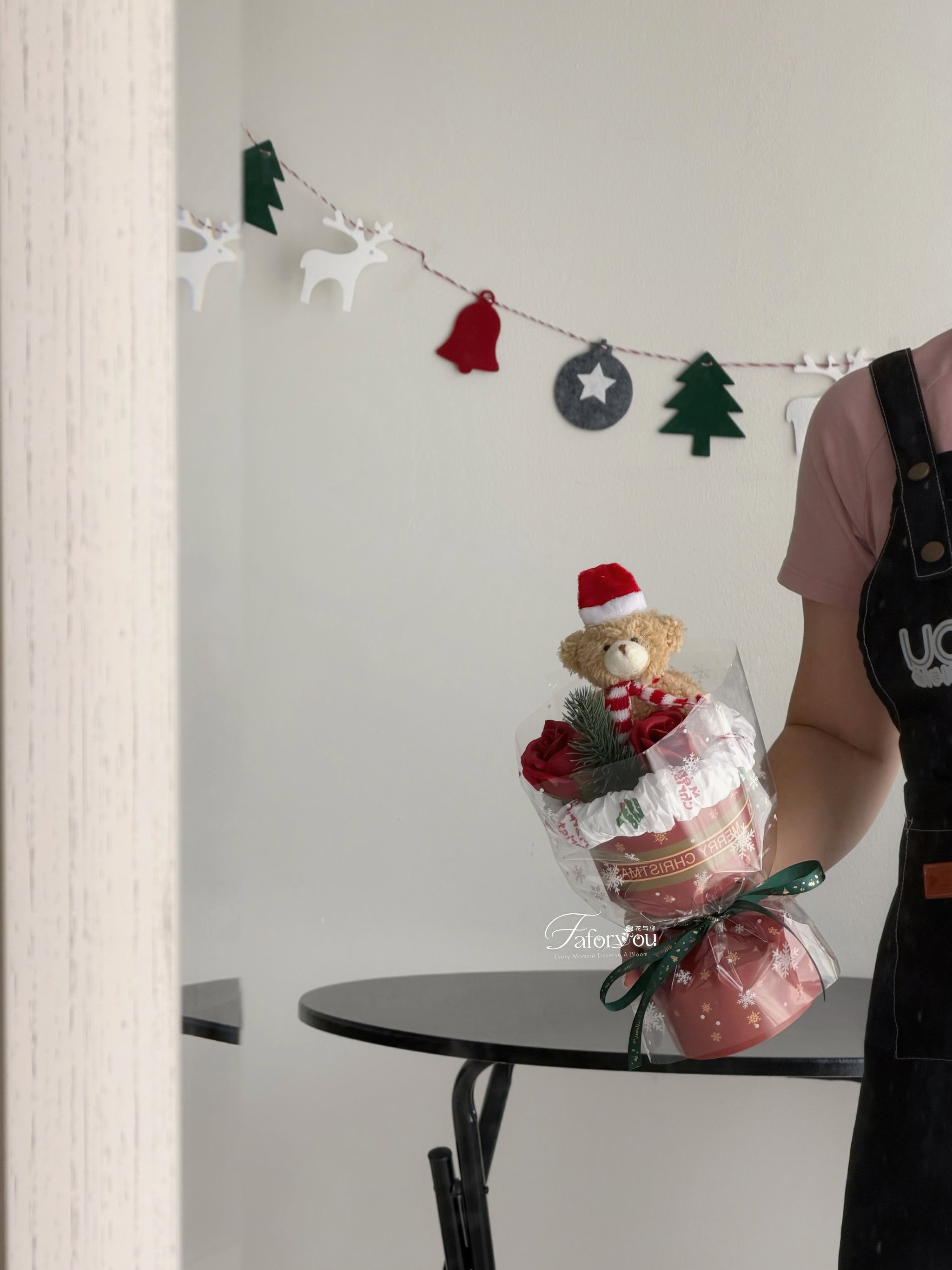 Small Christmas Round Bouquet  ( Bear )_1