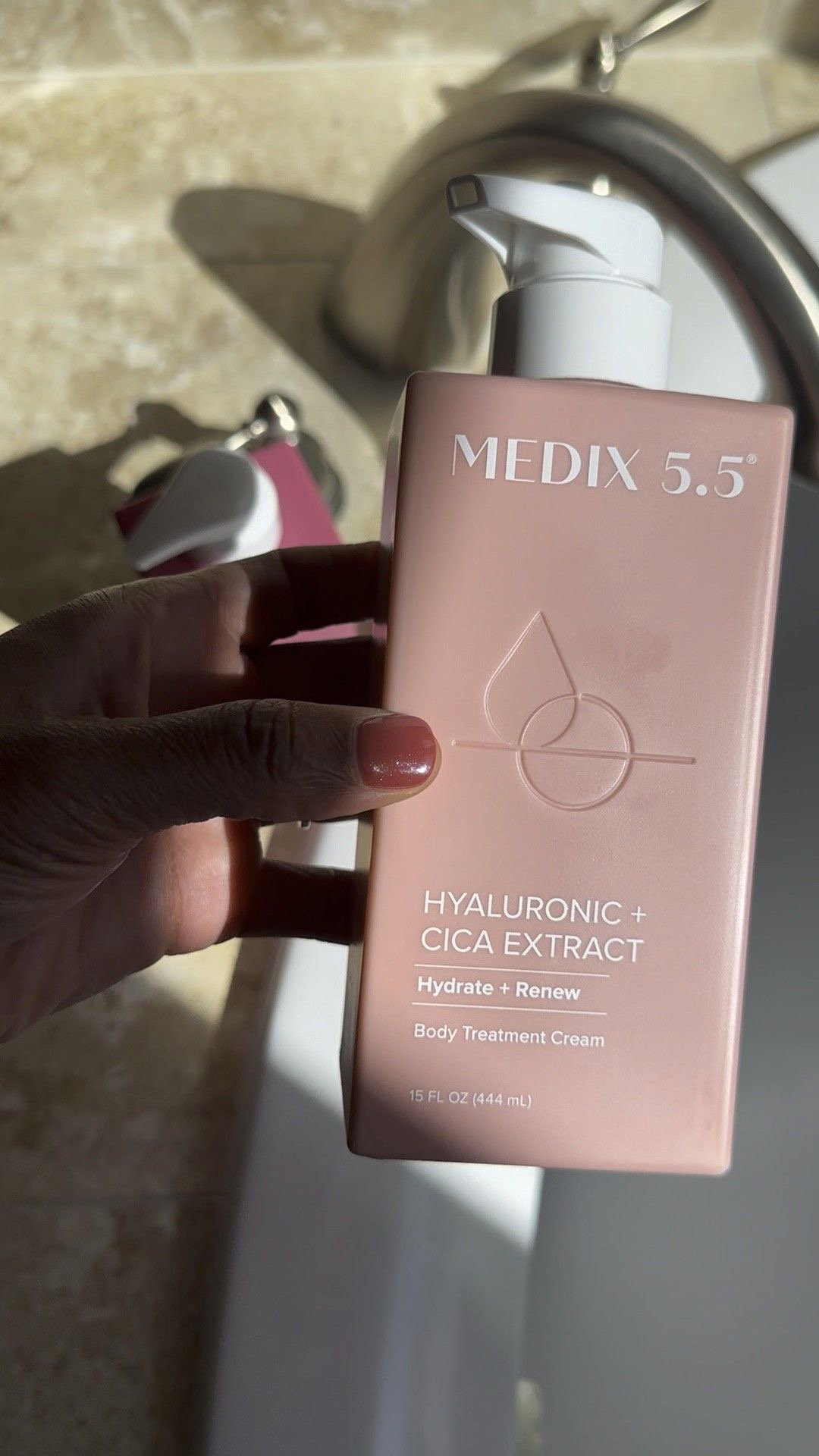 Medix 5.5 hyaluronic + cica abstract_0