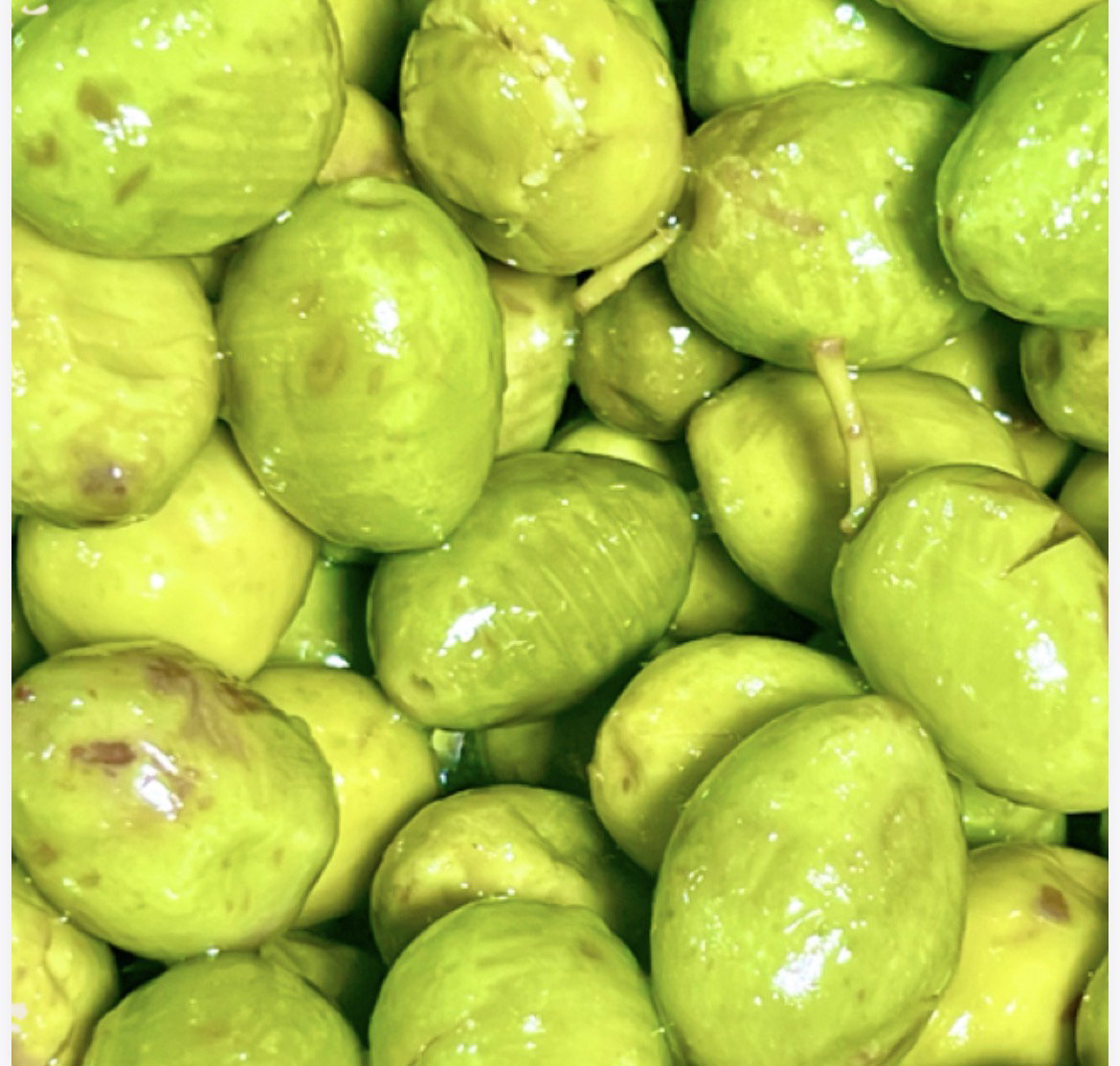 Green olives زيتون اخضر_0