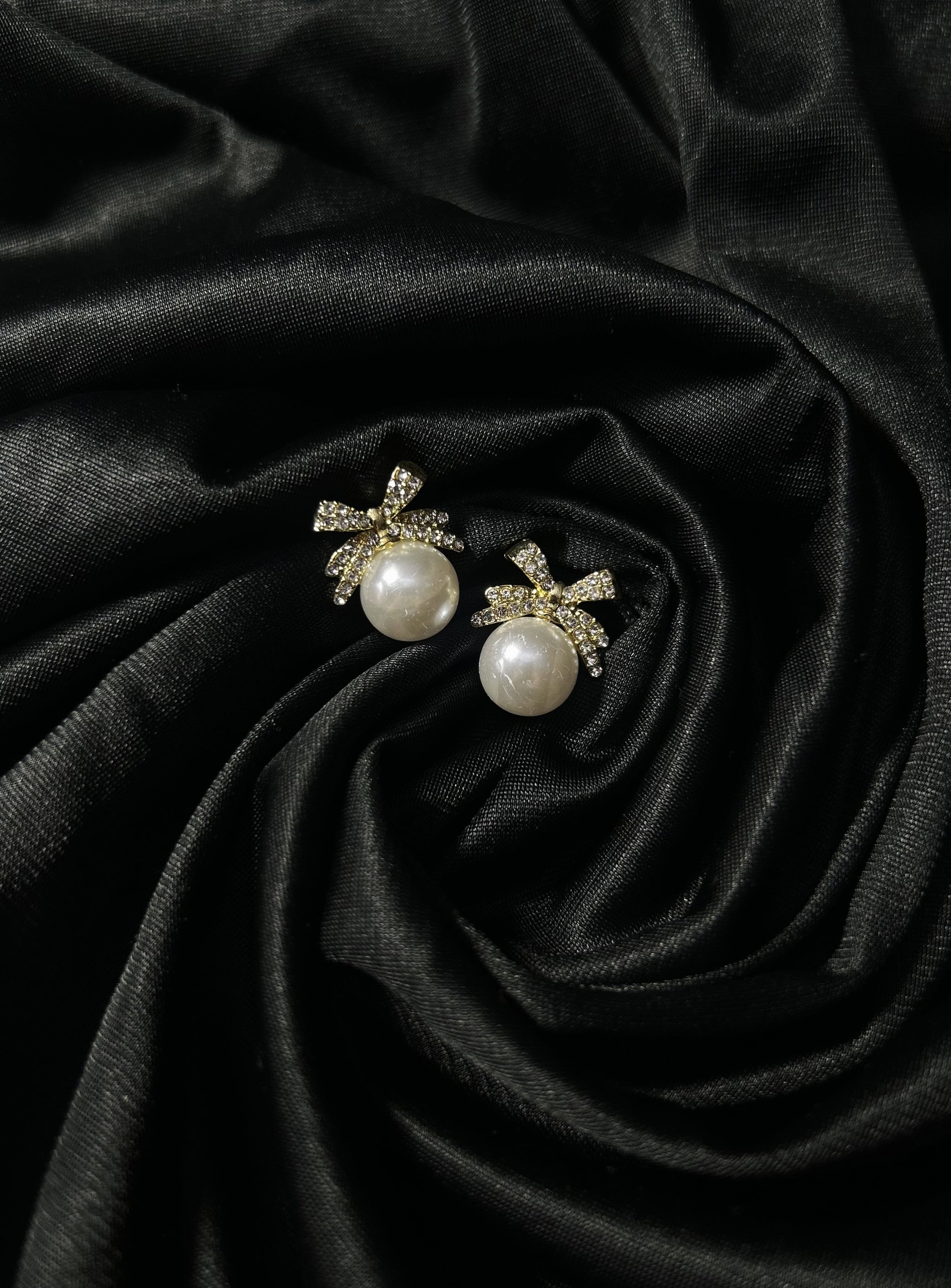 Elegant Pearl Studs_0