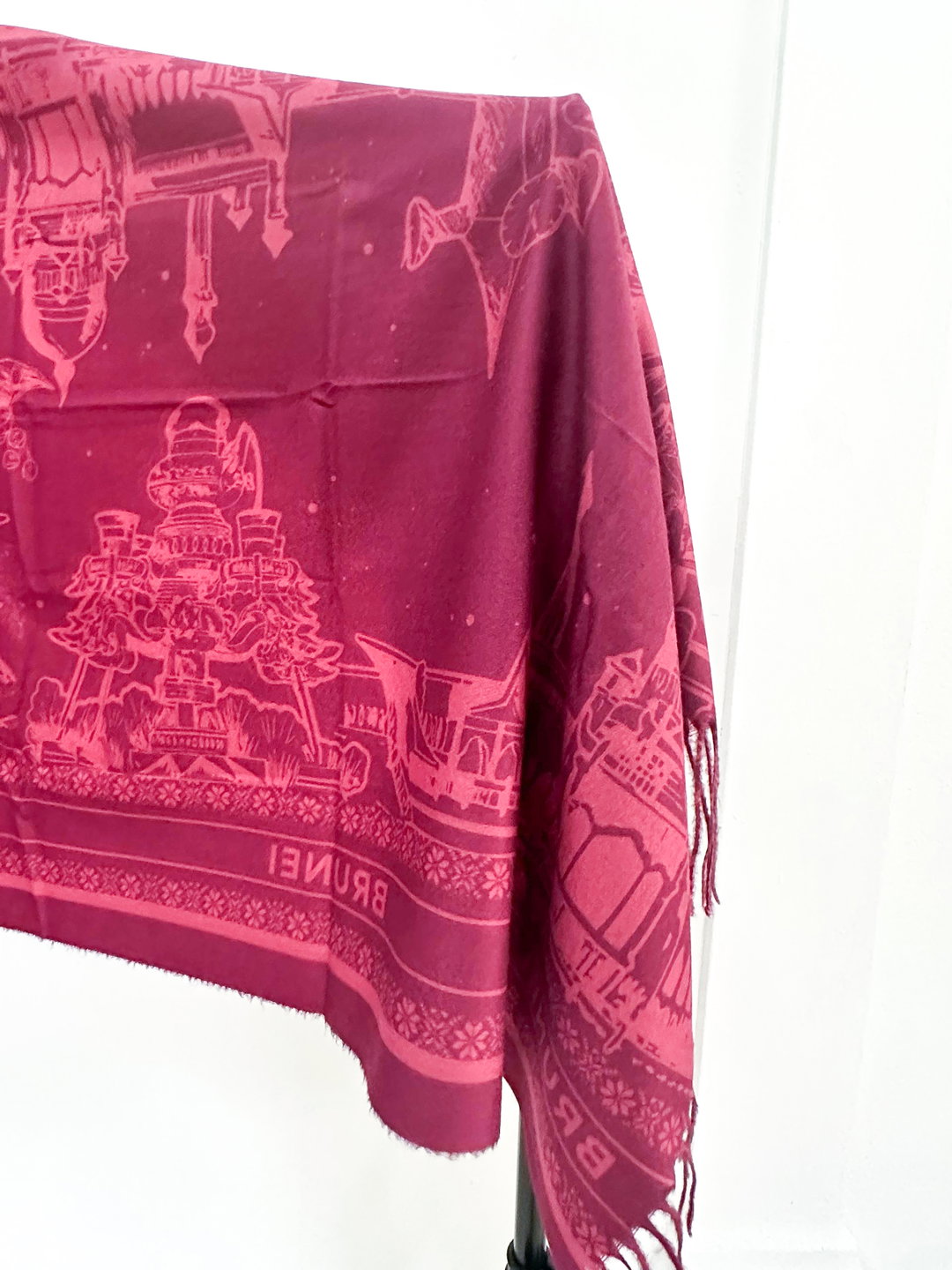 Brunei Sketch Scarf (Red)