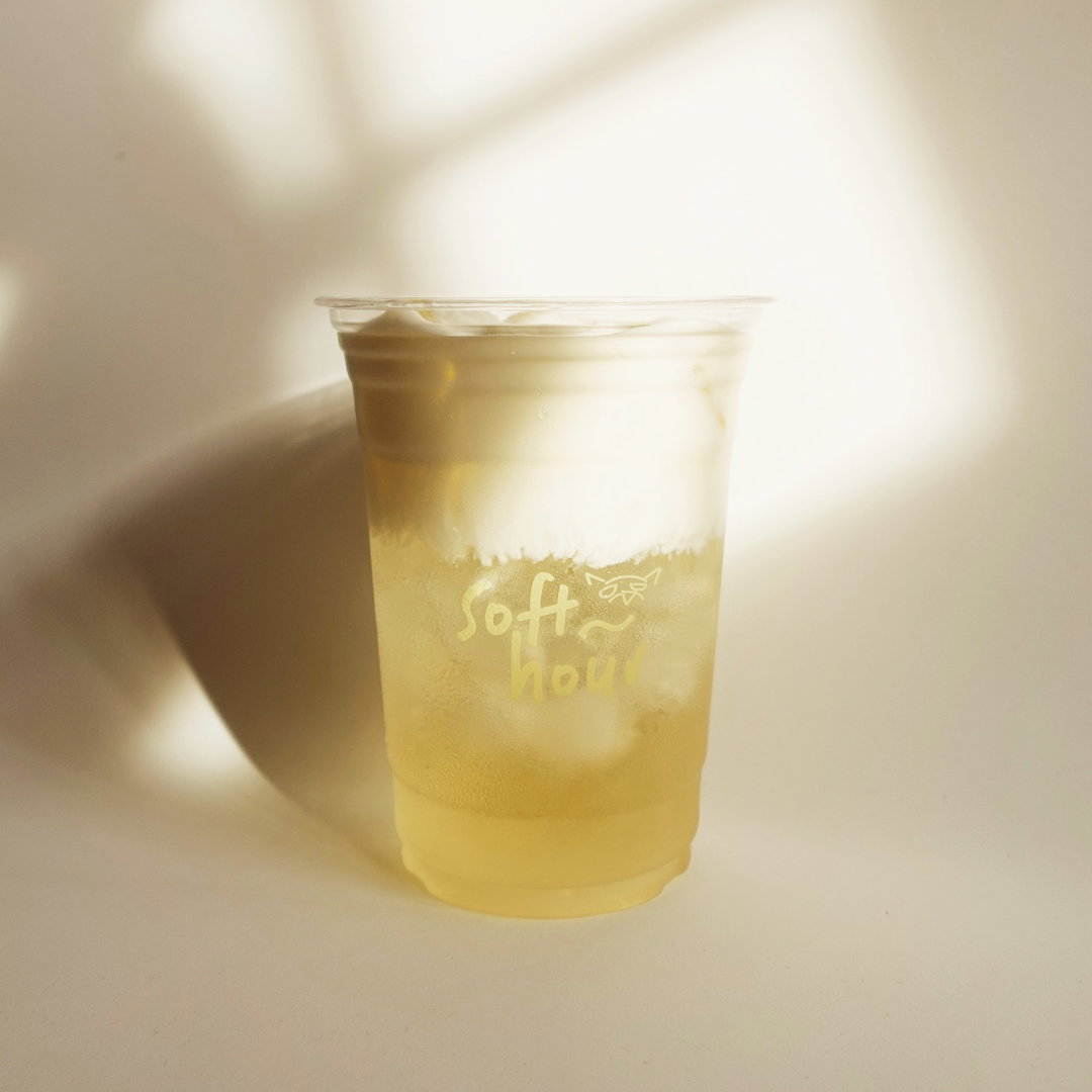 iced sea salt foam peach oolong tea