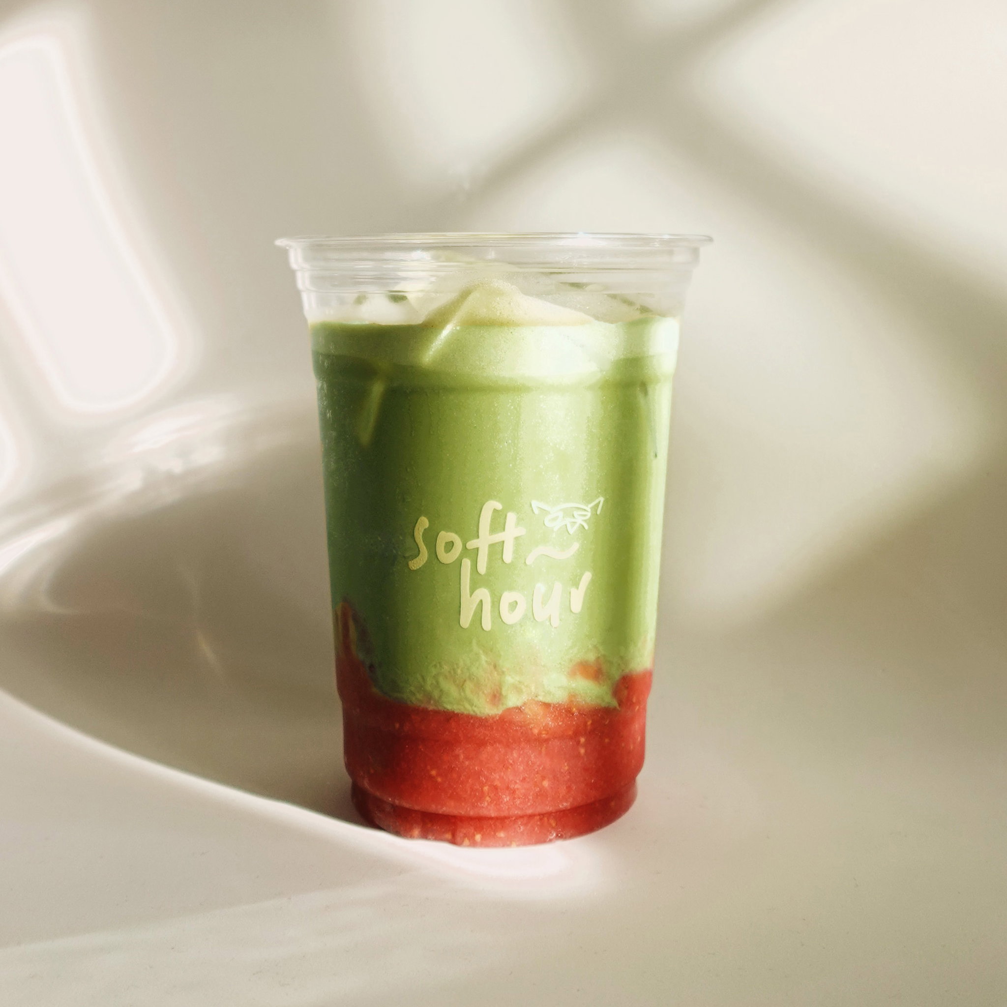 iced strawberry matcha latte_0