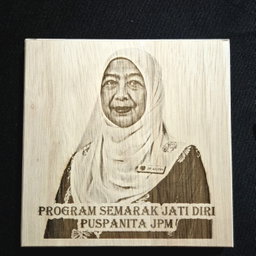 Custom Photo Engraved Rubber Wood Desk Plaque (13cm) - Personalized Keepsake Gift with FREE Stand & Box - Ukiran gambar custom kayu