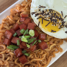 Spicy Buldak Ramyeon (매운불닭라면)
