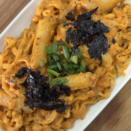 Carbonara Buldak Rabokki (까르보나라 불닭라뽀끼)