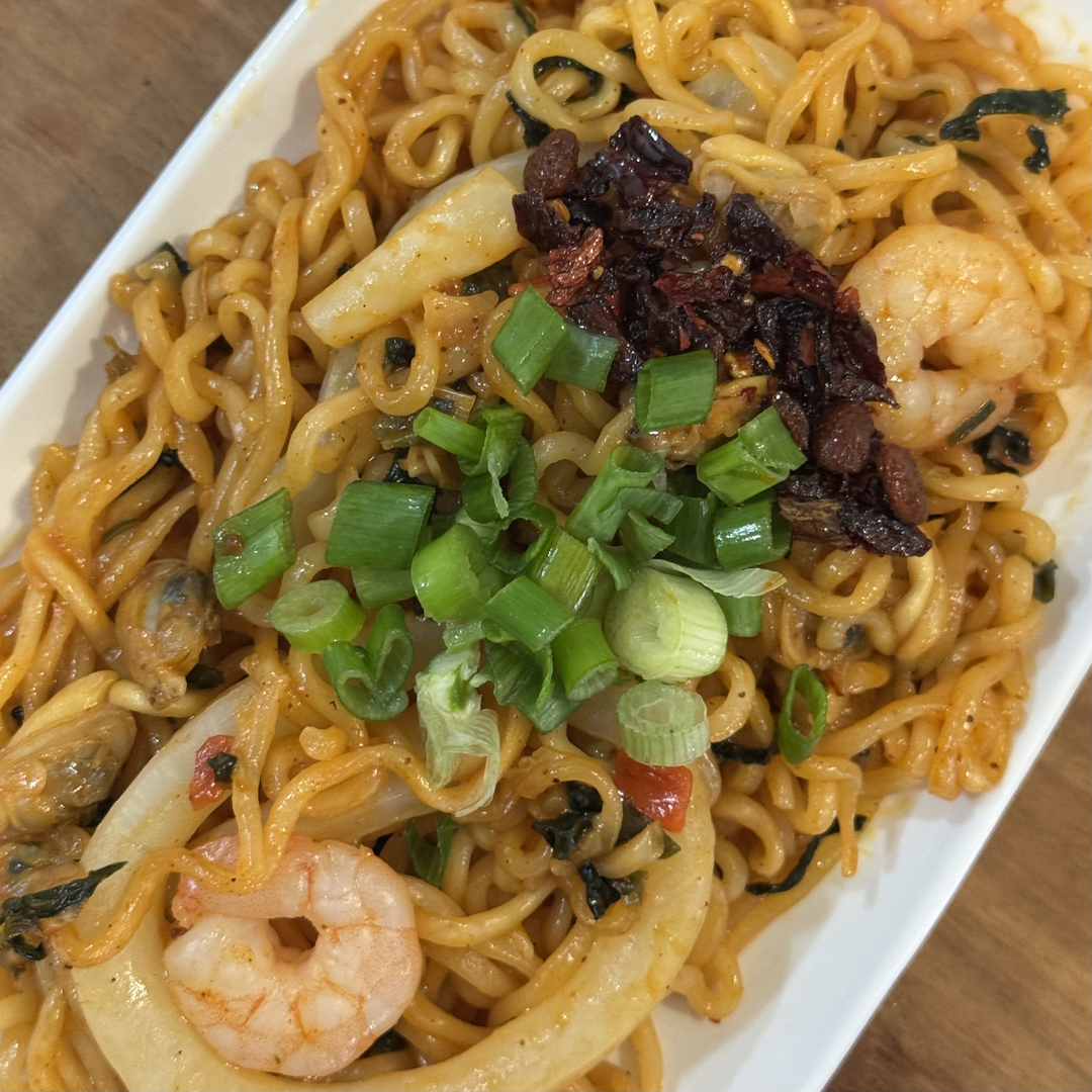Spicy Stir Fried Seafood Ramyeon (매운해물 볶음라면)
