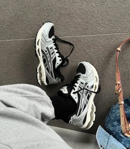 Atmos x Asics GEL-Kayano 14 “Black/Seal Grey” 🖤🩶