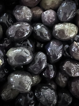 Black jumbo olives زيتون اسود زهره