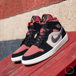 Air Jordan 1 High “Black / Canyon Rust” 🌋