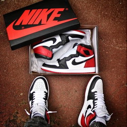 Air Jordan 1 High OG Satin “Black Toe” ⚫️🤍❤️