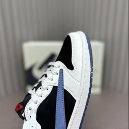 Air Jordan 1 Low x Travis Scott “Beige/Navy Tick” 🤎💙