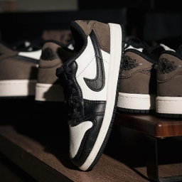 Air Jordan 1 Low x Travis Scott “Mocha” 🤎⚫️