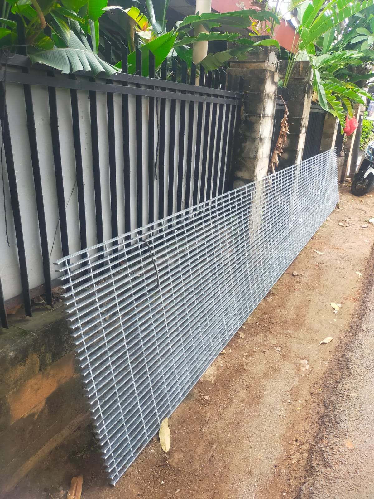 Grating Galvanis 3/16" x 1"x 90cm x 6.00m_5