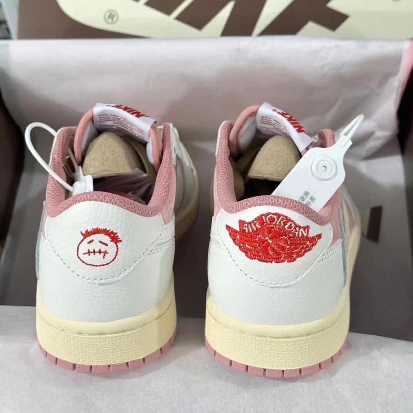Air Jordan 1 Low x Travis Scott “Cream/Pink” 🤍🌸_3