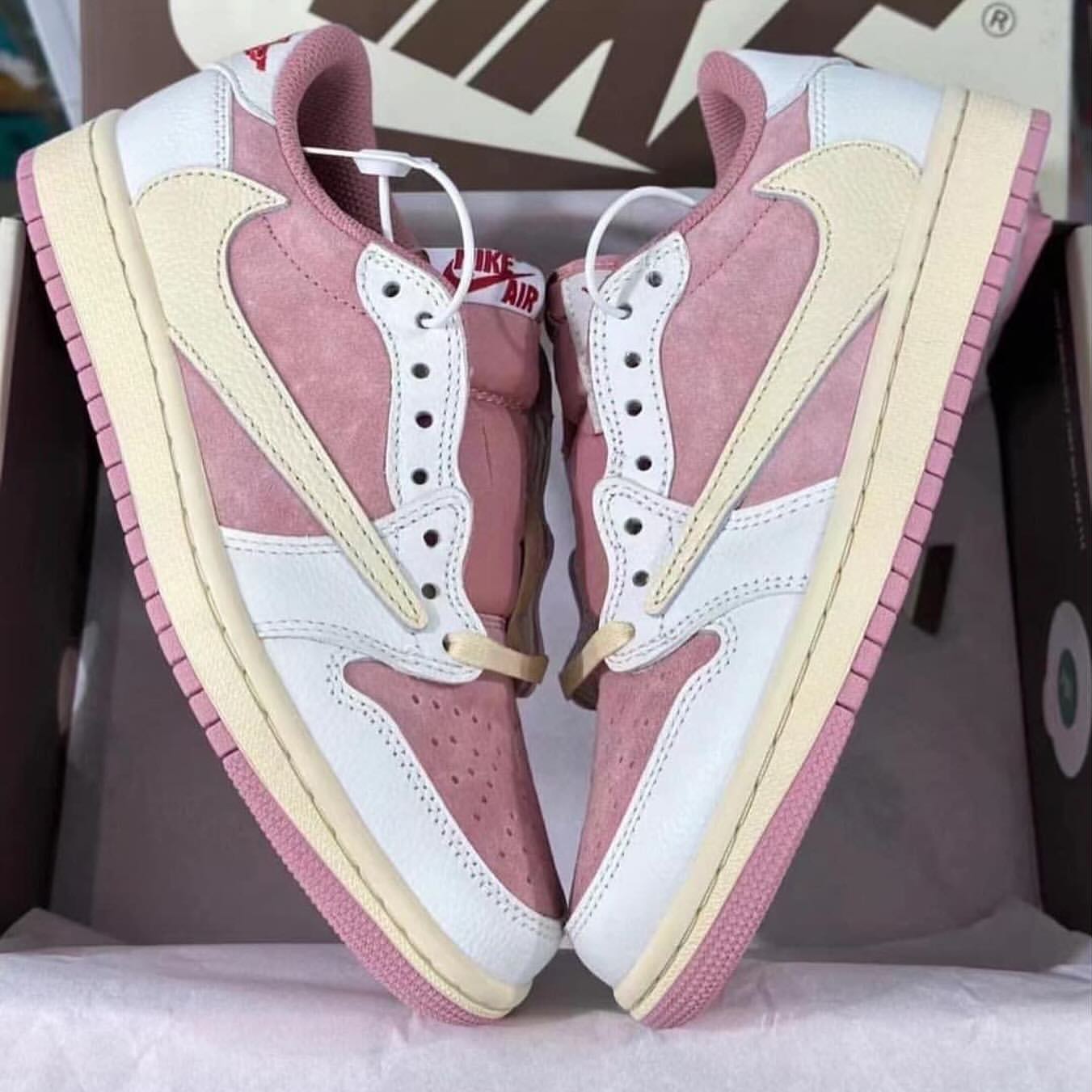 Air Jordan 1 Low x Travis Scott “Cream/Pink” 🤍🌸_1
