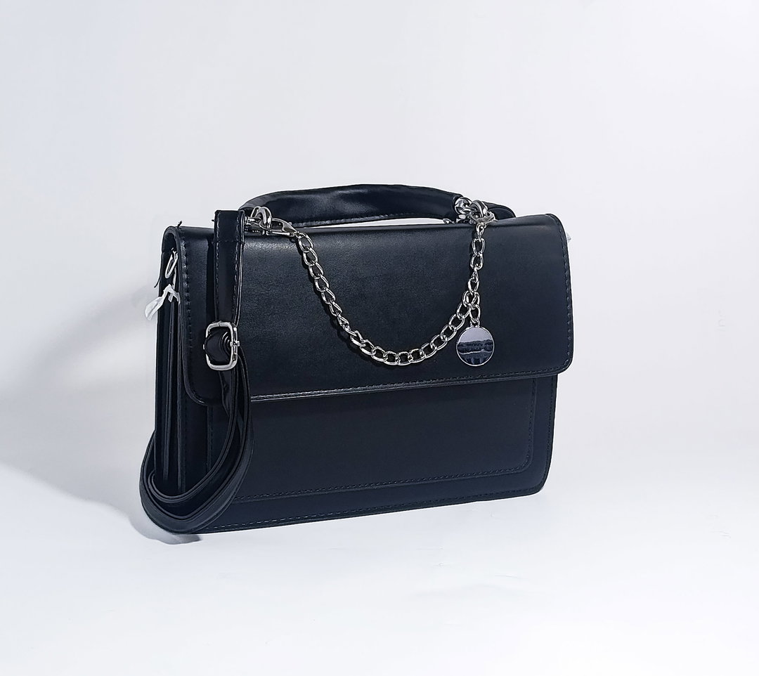 The Classic-Sassy Crossbody