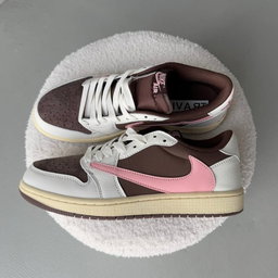 Air Jordan 1 Low x Travis Scott “Dark Pony Pink” 🌸🟤