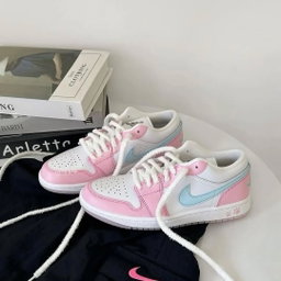 Air Jordan 1 Low “Pink Paw Print” 🎀🌸
