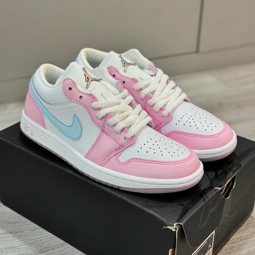 Air Jordan 1 Low “Pink Paw Print” 🎀🌸